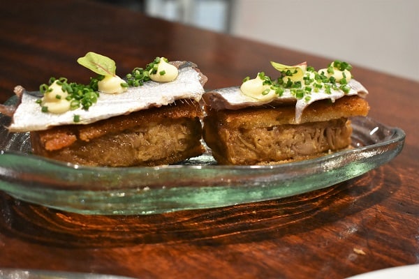 Sandwich de codorniz con sardina marinada lado El Ingrediente